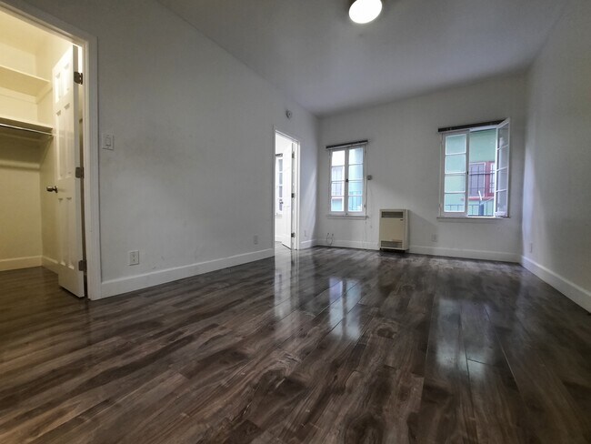 Foto del edificio - 839 Parkman Ave