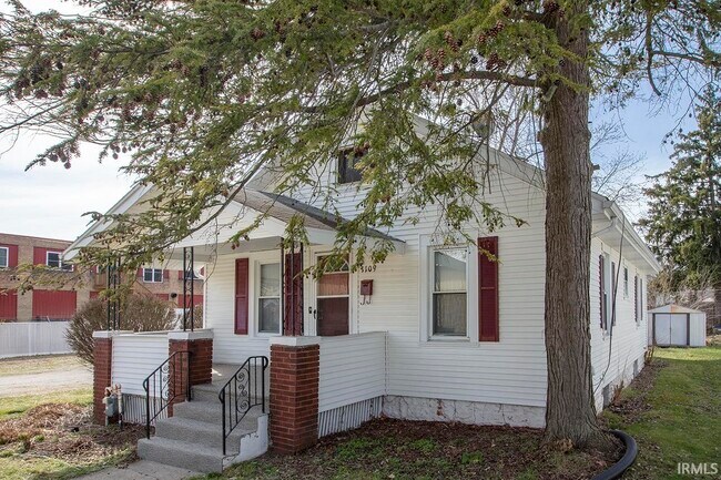 Building Photo - 1109 Canton St