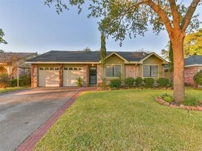 Building Photo - 401 Reta Dr