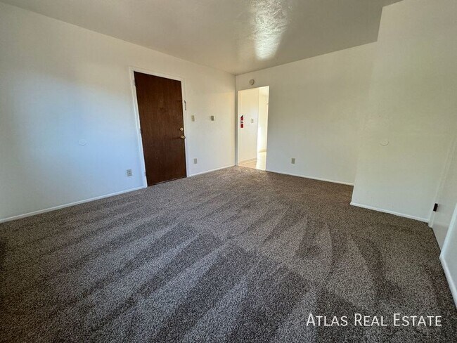 Foto del edificio - 4206 Forest Hill Ct