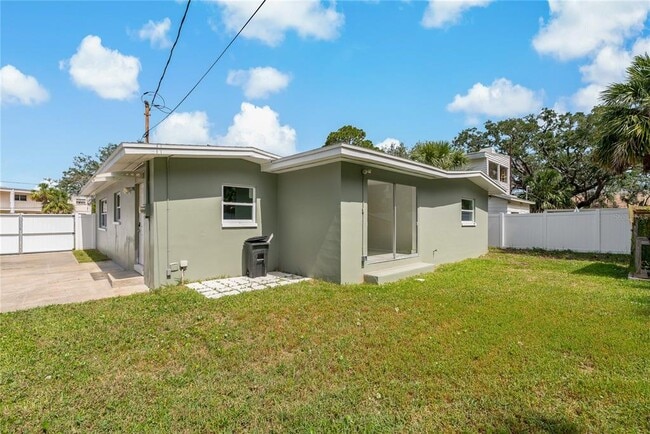 Building Photo - 433 Pineapple St