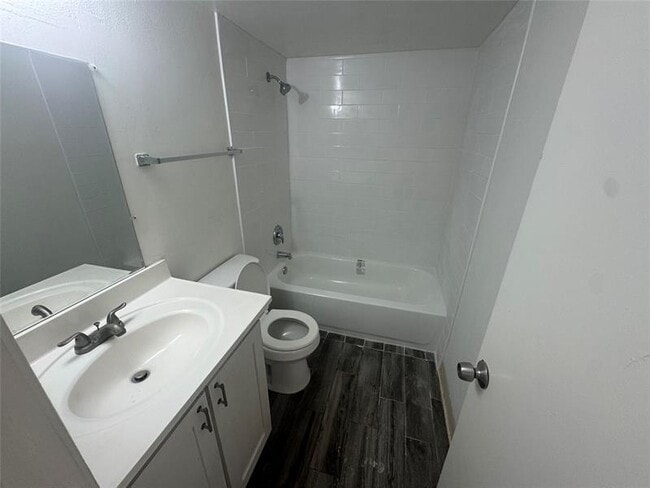 Building Photo - 5168 NE 6th Ave