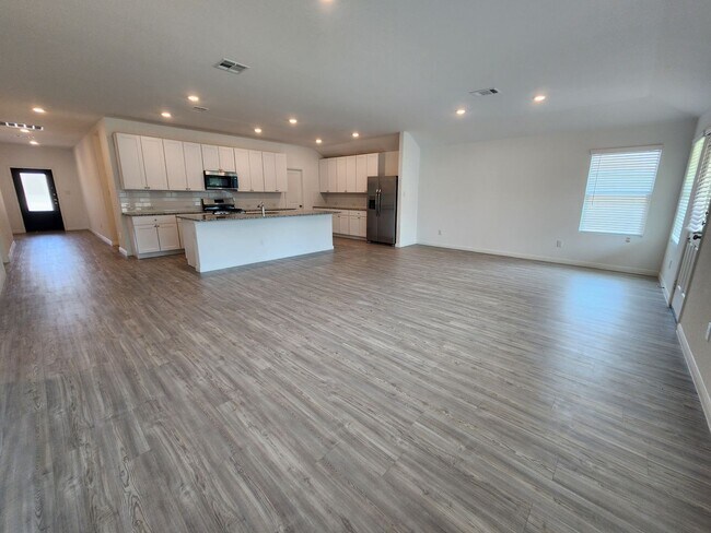Building Photo - 3/2/2 with flex room in Heather Glen / Large Backyard / Ring Door Bell / Fridge Included /Communi...