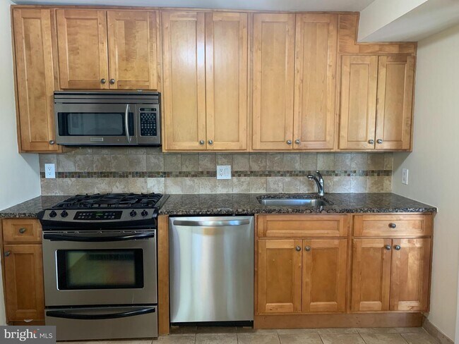 Foto del edificio - 10855 Amherst Ave