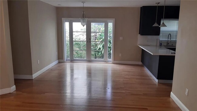 Foto del edificio - 1300 Galiano St