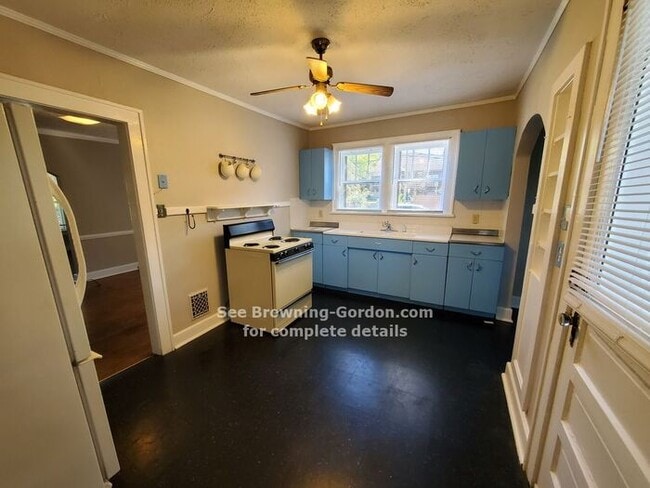 Building Photo - Two Bedroom off of Natchez Trace!