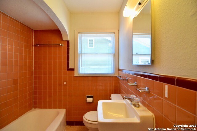 Foto del edificio - TERRELL HEIGHTS DUPLEX - ALAMO HEIGHTS I.S.D.