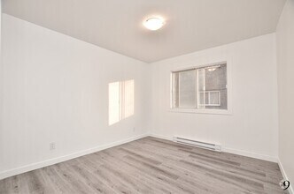 Building Photo - 6395 R. Villeneuve