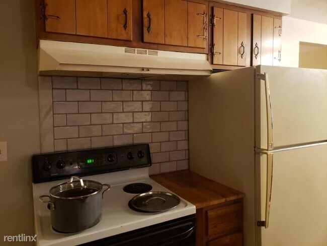 Building Photo - 4 br, 1.5 bath House - 64 Edison Street