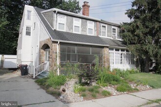 Building Photo - 804 W 21st St