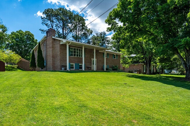 Building Photo - JC Rental Available. Prime location