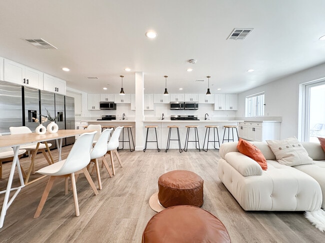 Shared common space - 1587 W 35th St