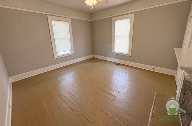 Photo - 520 Perry Ave House