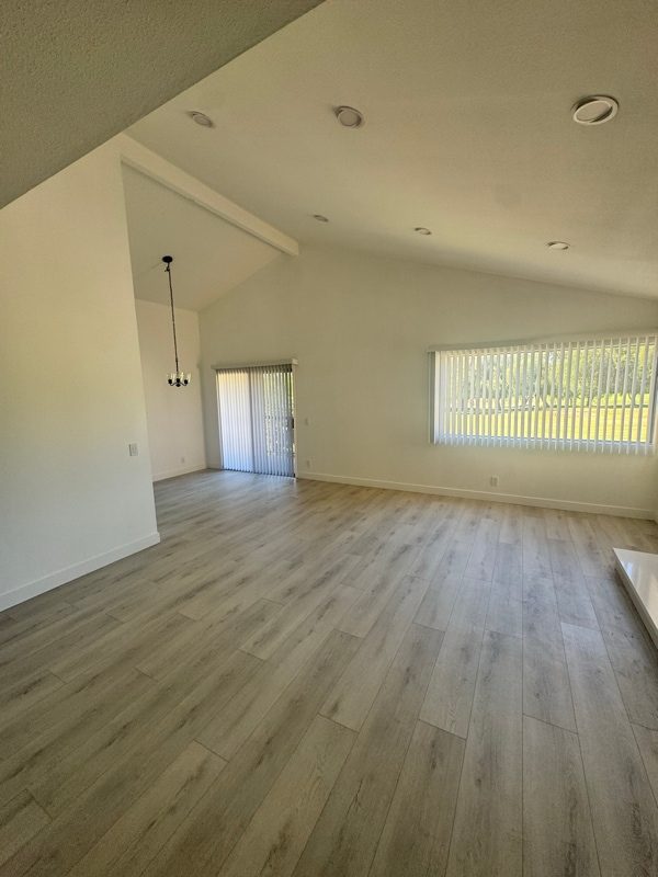 Building Photo - 3180 Little Mountain Dr