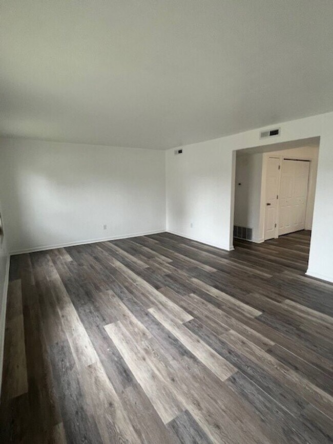 Foto del edificio - 1288 Kenilwood Way