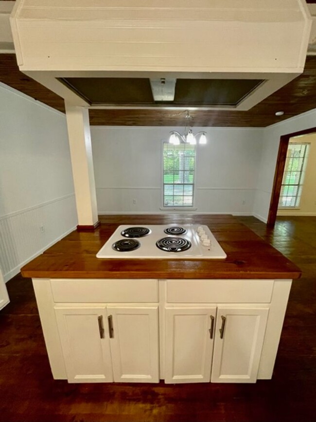 Foto del edificio - Charming 3 bedroom / 2 bath with Bonus Room