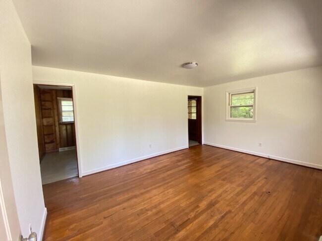 Foto del edificio - 3646 Cedar Grove Road