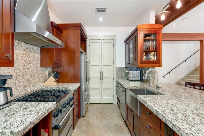 Foto del edificio - 2405 Kinney Rd