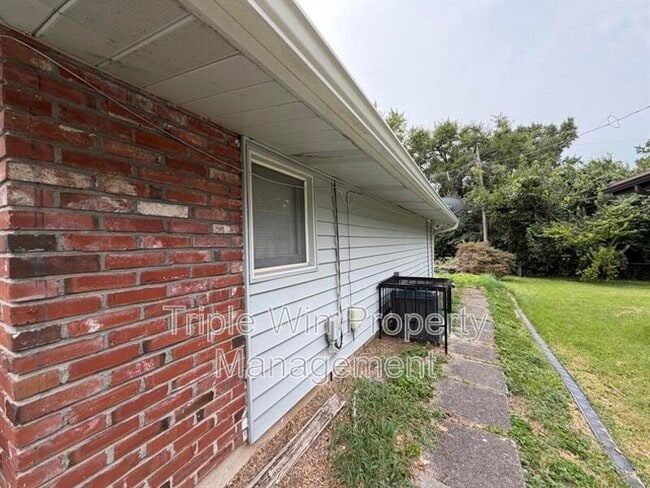 Building Photo - 810 St Anthony Ln