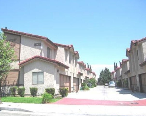 Primary Photo - 1628 Alegro Square
