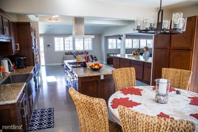 Foto del edificio - 4 br, 3 bath House - 255 Camellia Lane