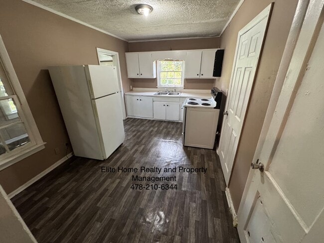 Building Photo - 1220 Sylvian Dr