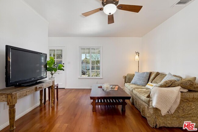 Foto del edificio - 7236 Encino Ave