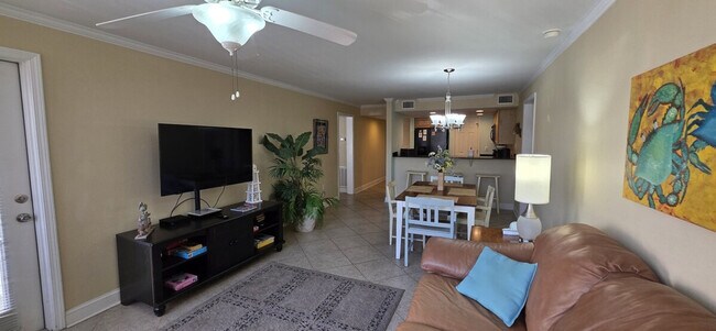 Building Photo - 2046 Beach Blvd