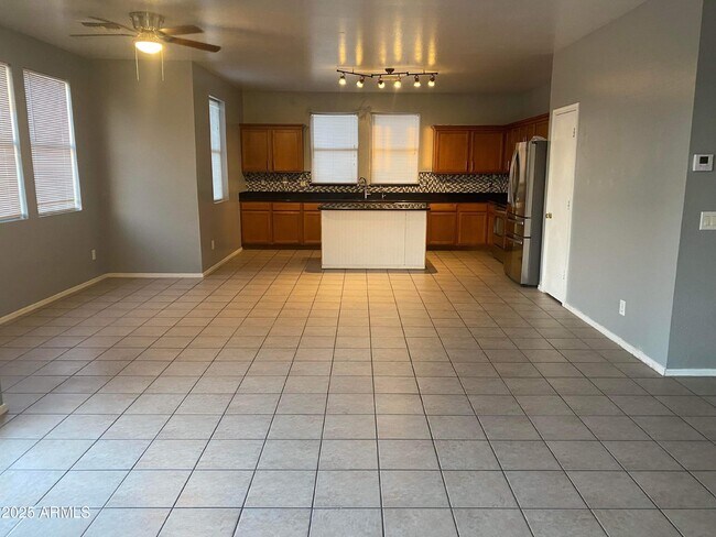 Building Photo - 46184 W Dutchman Dr