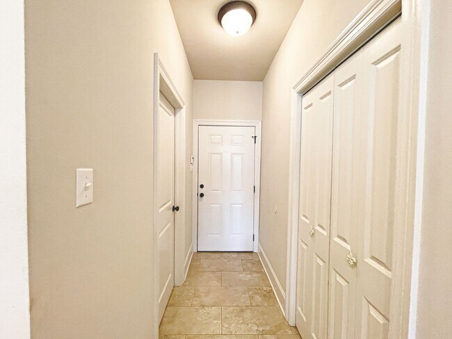 Foto del edificio - 3 Bedroom Home in Gated Community & on the...