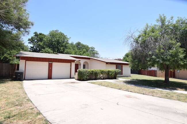 Foto del edificio - 2102 Delwin Cir