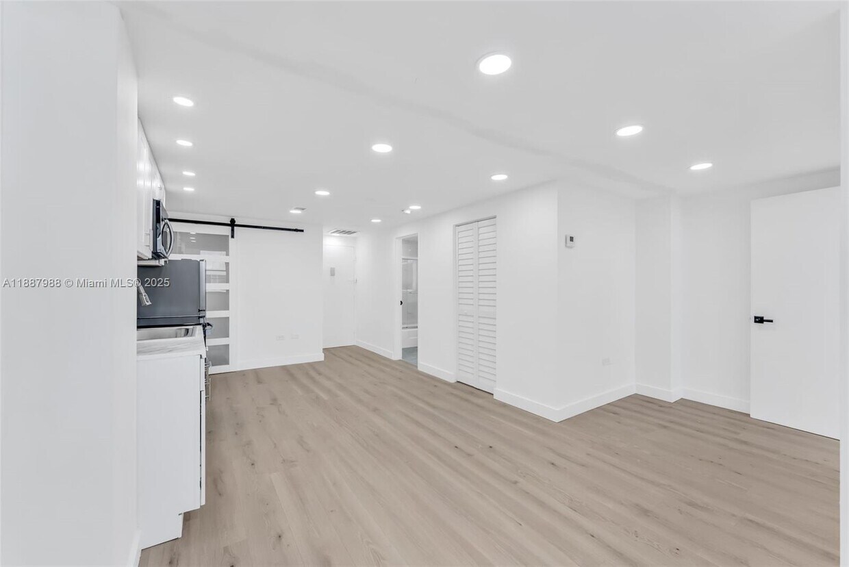 Foto principal - 801 Brickell Bay Dr
