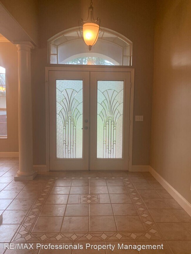 Foto del edificio - 4 br, 3 bath House - 561 NW Lake Valley Te...