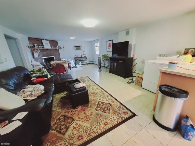 Building Photo - 1 br, 1 bath Condo - 596 Fairfield Ave