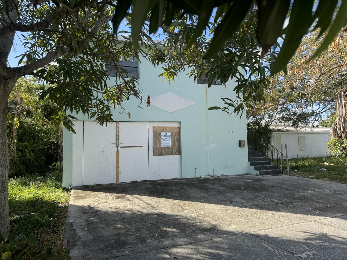 Primary Photo - 413 N Sapodilla Ave