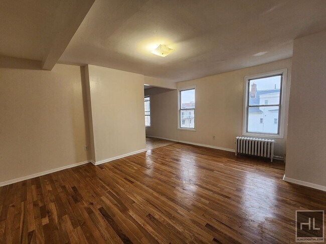 Foto del edificio - Bright 2Br in Walk-up Bldg. by Bath Beach
