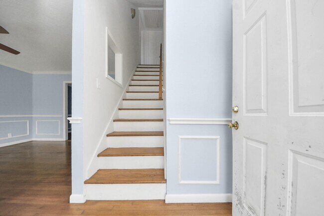 Building Photo - 2513 Leslie St