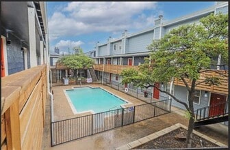 Building Photo - 2807 Bachman Dr