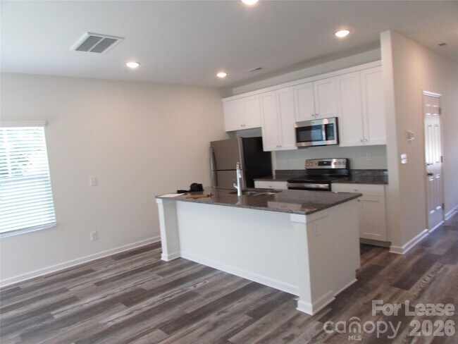 Foto del edificio - 107 Blakeslee Ct
