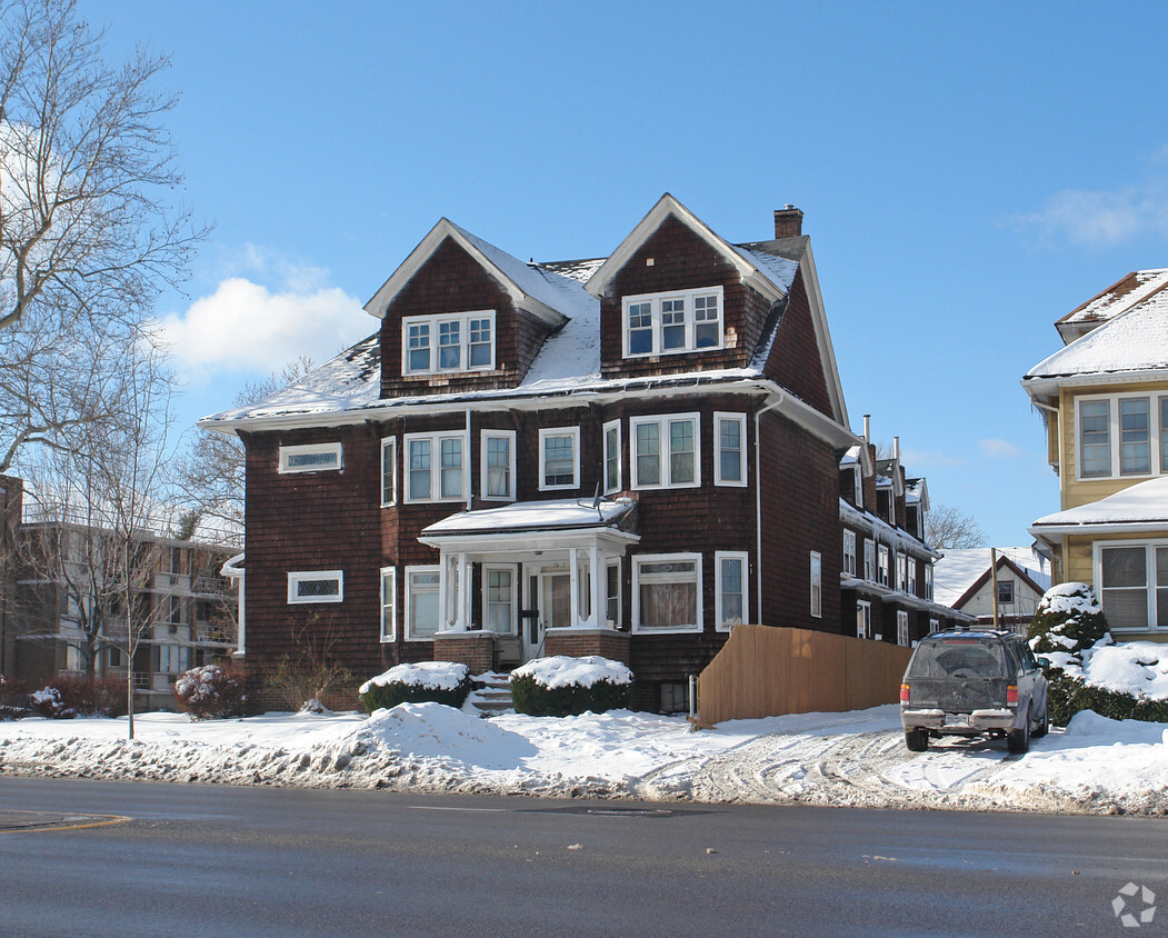 Primary Photo - 2-22 Clay Ave