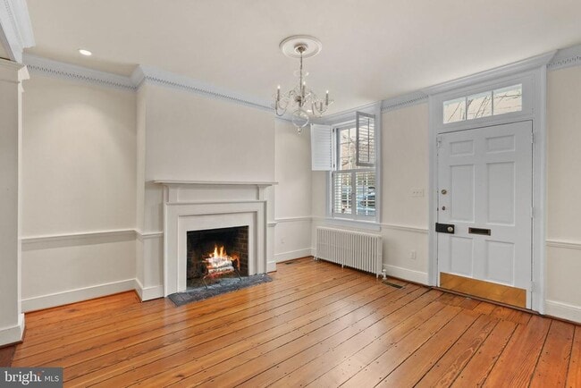 Building Photo - 513 S Fairfax St