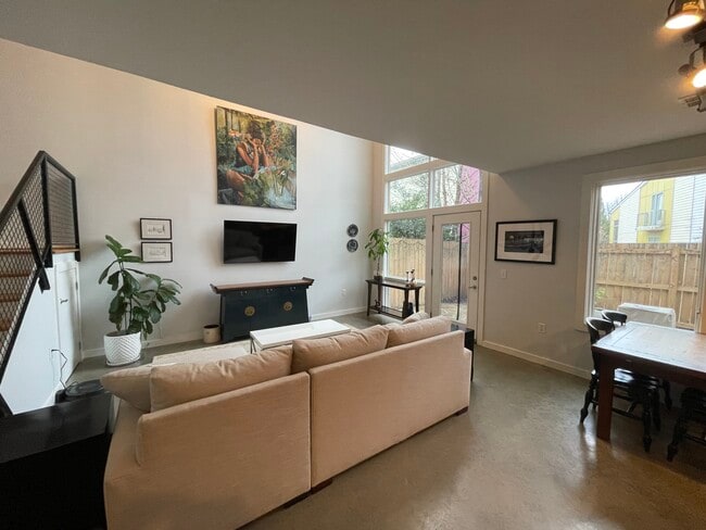 Building Photo - 1249 Breuer Mews NW