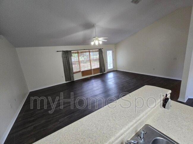 Foto del edificio - 4873 La Casa Cir