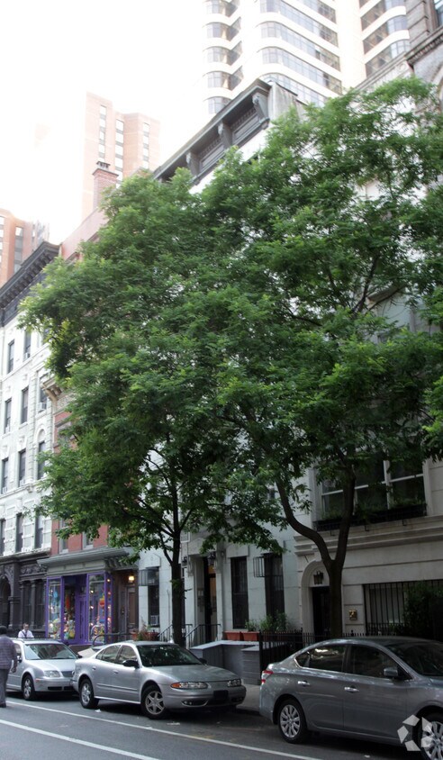 Building Photo - 166 E 91st St