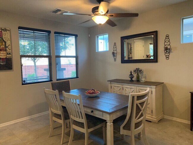 Foto del edificio - LOVELY COOLEY STATION HOME IN PRIME GILBERT AREA
