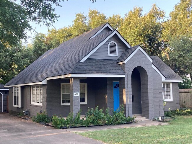 Foto del edificio - 800 Birch Brook Ln