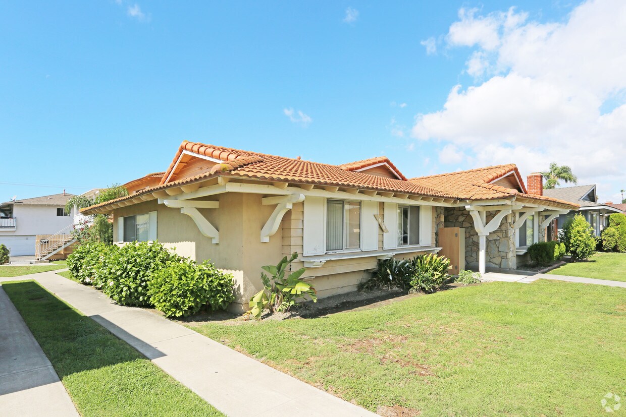 16701 Bartlett Ln, Huntington Beach, CA 92647 16701 Bartlett Ln