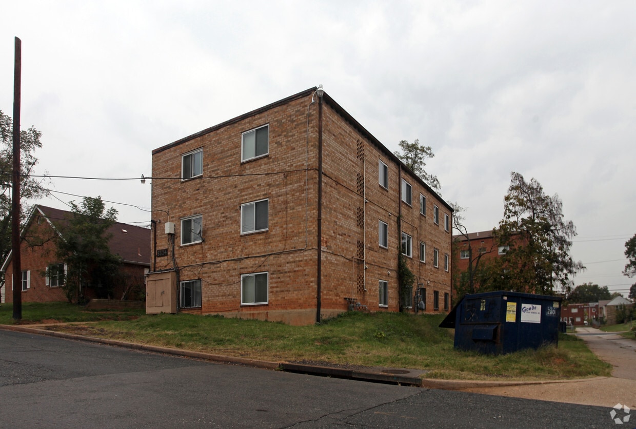 Primary Photo - 5324 C St SE