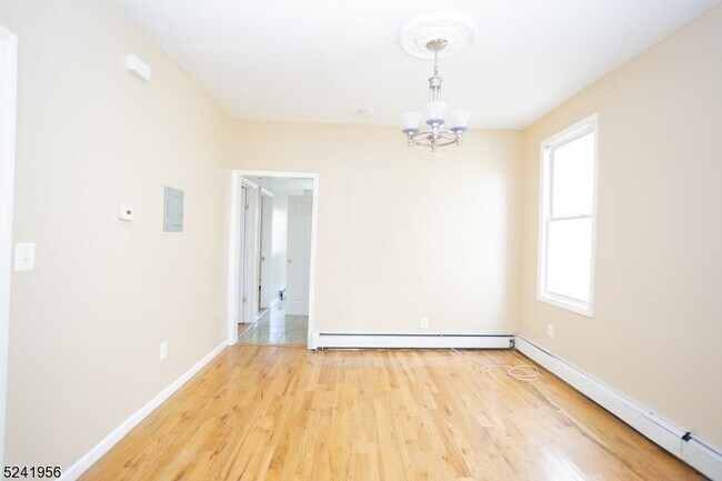 Building Photo - 179 Dewey St