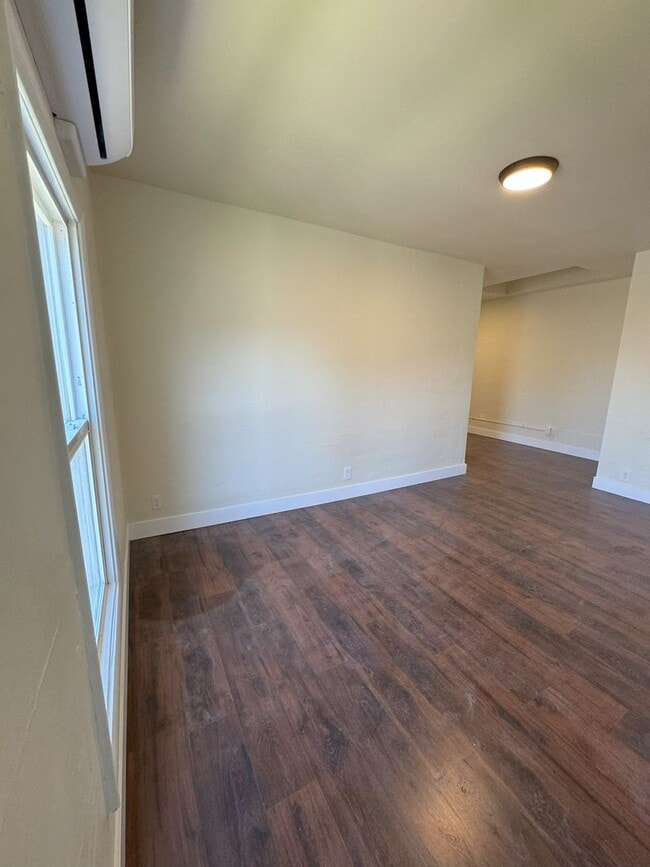 Building Photo - R282C